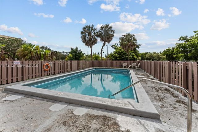 605 NW 72nd Avenue 406, Miami, FL 33126