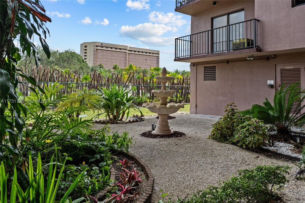 605 NW 72nd Avenue 406, Miami, FL 33126