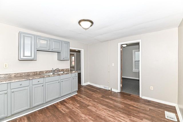 1218 N Memorial DRIVE, Racine, WI 53404