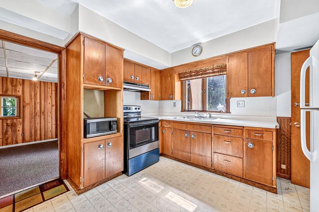 1406 99th Avenue W, Duluth, MN 55808