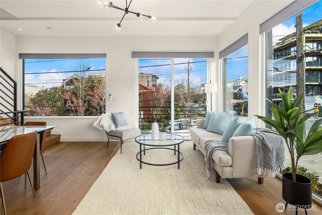 73 E Lynn St, Seattle, WA 98102