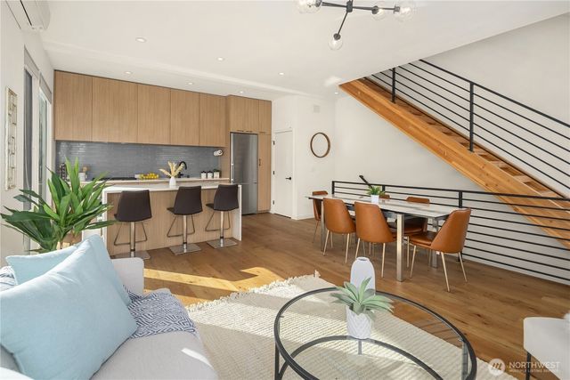 73 E Lynn St, Seattle, WA 98102