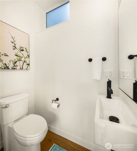 73 E Lynn St, Seattle, WA 98102