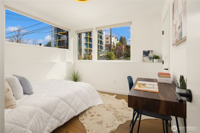 73 E Lynn St, Seattle, WA 98102