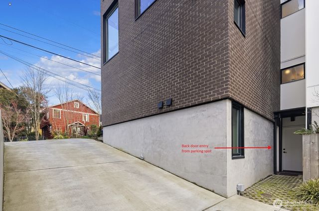 73 E Lynn St, Seattle, WA 98102