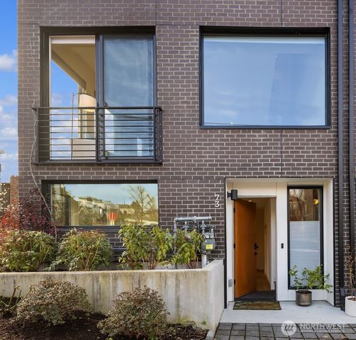 73 E Lynn St, Seattle, WA 98102