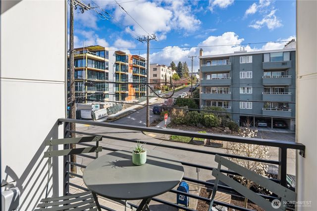 73 E Lynn St, Seattle, WA 98102