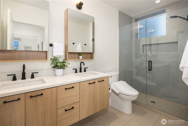 73 E Lynn St, Seattle, WA 98102