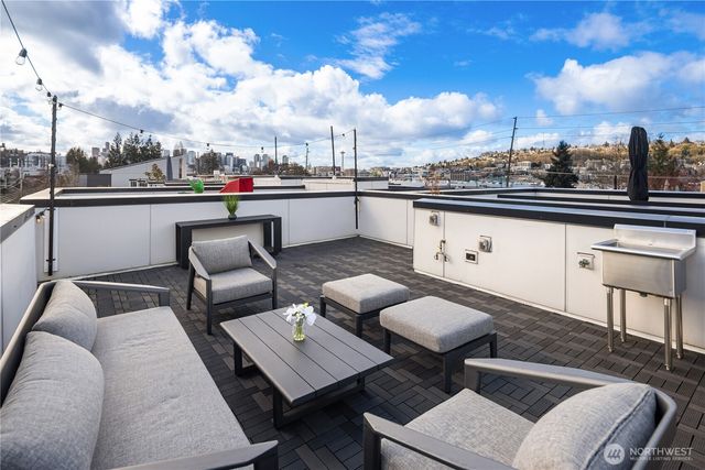 73 E Lynn St, Seattle, WA 98102