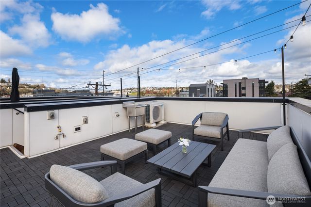 73 E Lynn St, Seattle, WA 98102