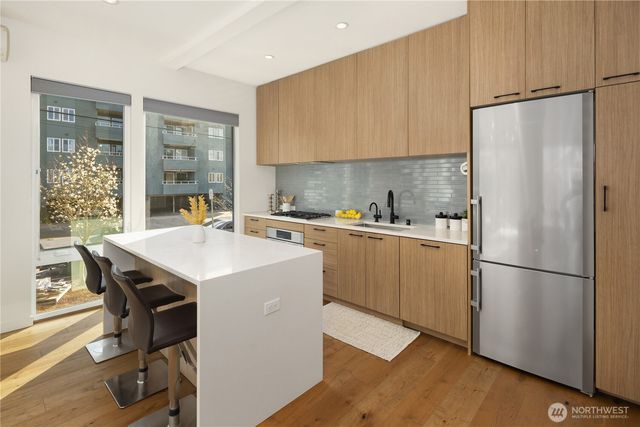 73 E Lynn St, Seattle, WA 98102