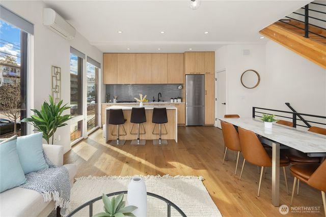 73 E Lynn St, Seattle, WA 98102