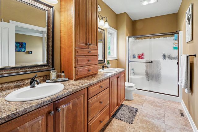 1812 W 3rd Street, Pella, IA 50219
