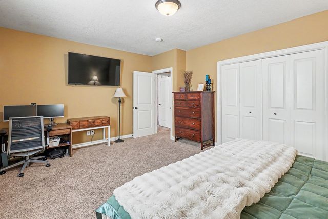 1812 W 3rd Street, Pella, IA 50219