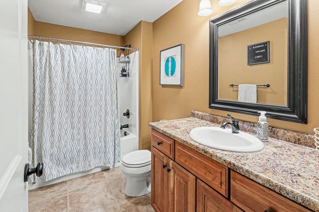 1812 W 3rd Street, Pella, IA 50219