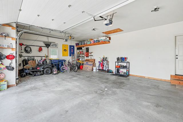 1812 W 3rd Street, Pella, IA 50219