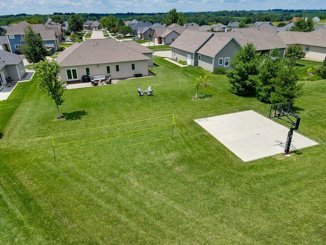 1812 W 3rd Street, Pella, IA 50219
