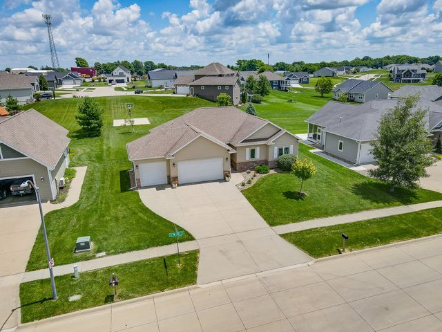 1812 W 3rd Street, Pella, IA 50219