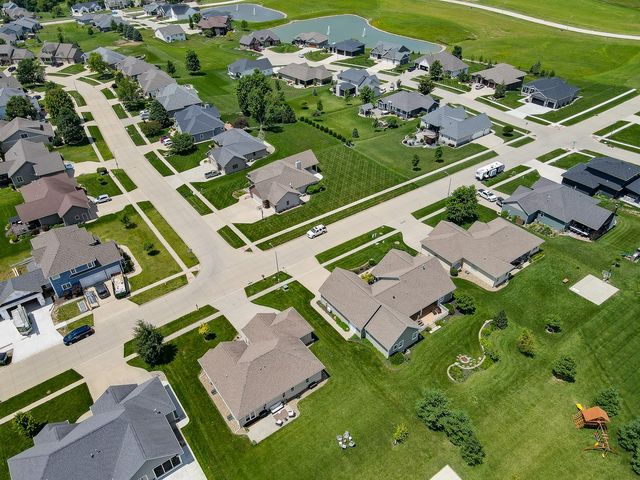 1812 W 3rd Street, Pella, IA 50219