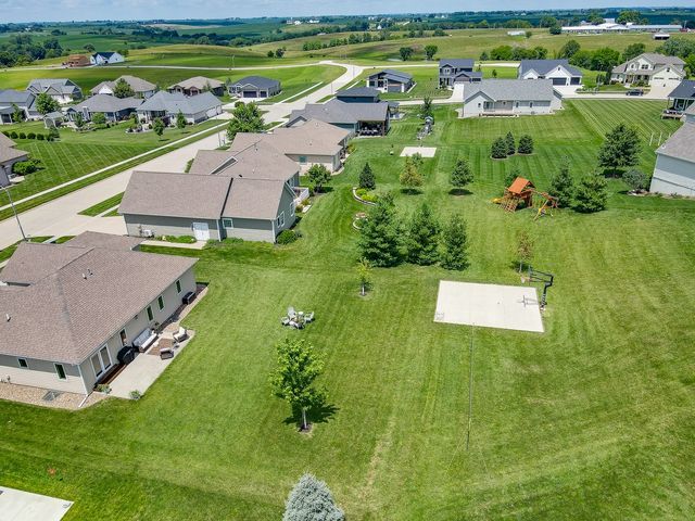 1812 W 3rd Street, Pella, IA 50219