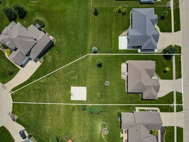 1812 W 3rd Street, Pella, IA 50219