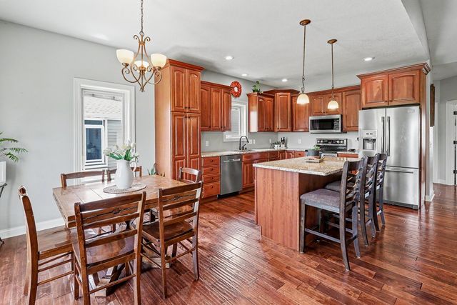 1812 W 3rd Street, Pella, IA 50219