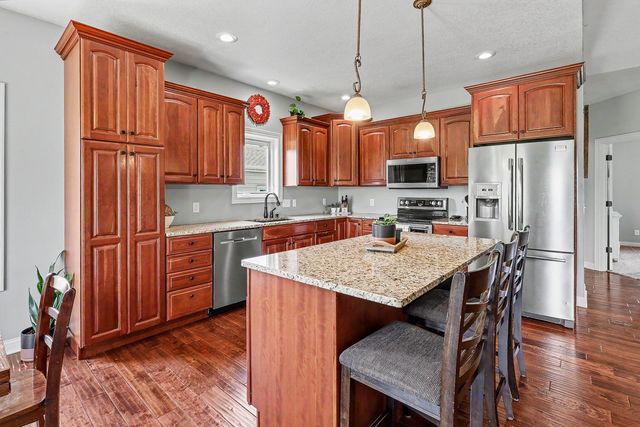 1812 W 3rd Street, Pella, IA 50219