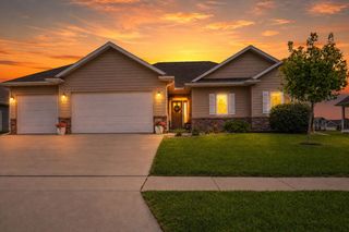 1812 W 3rd Street, Pella, IA 50219