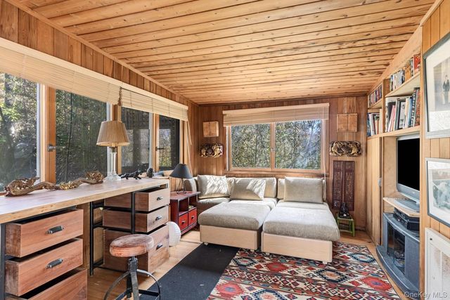 1 Steels Walk, Water Island, NY 11772