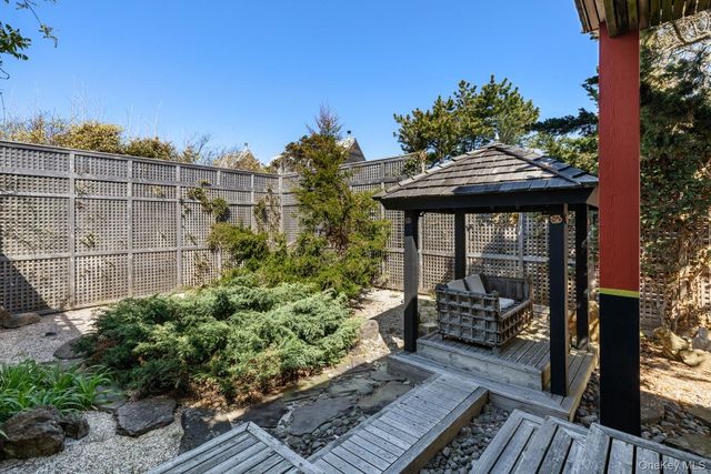 1 Steels Walk, Water Island, NY 11772