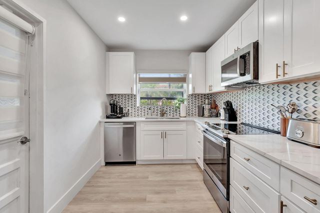 231 SE 3rd Avenue, Delray Beach, FL 33483