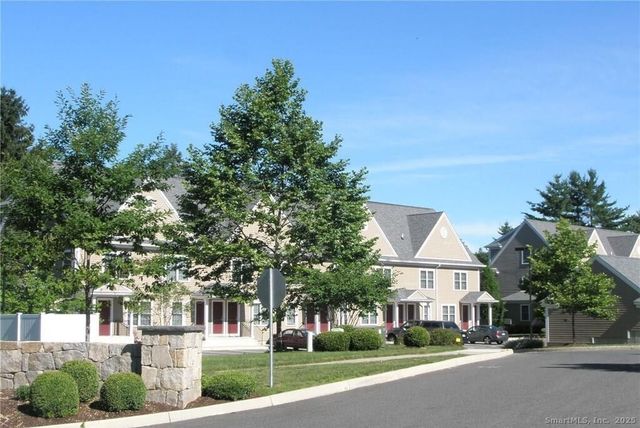 20 Orchard Street 306, Brookfield, CT 06804