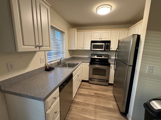 20 Orchard Street 306, Brookfield, CT 06804