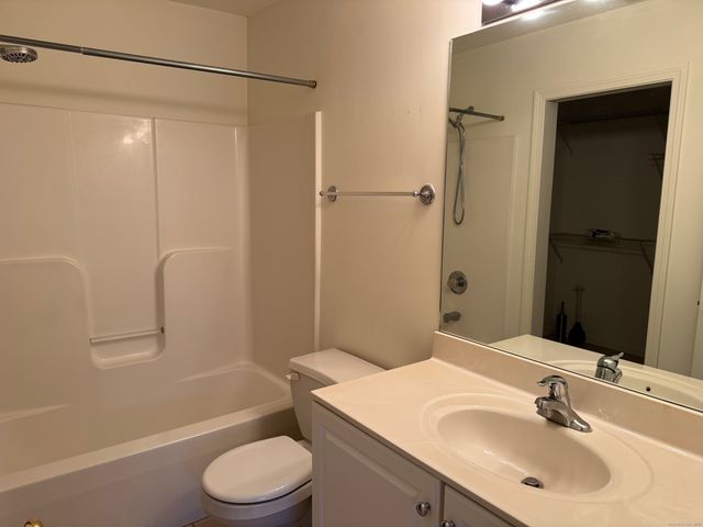 20 Orchard Street 306, Brookfield, CT 06804