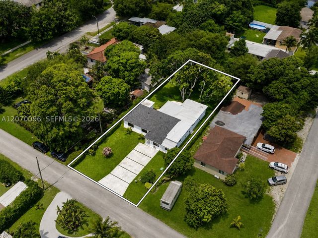 14324 Garden Dr, Miami, FL 33168