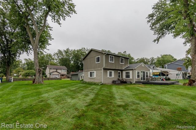 9393 Boncrest Street, Commerce Twp, MI 48382