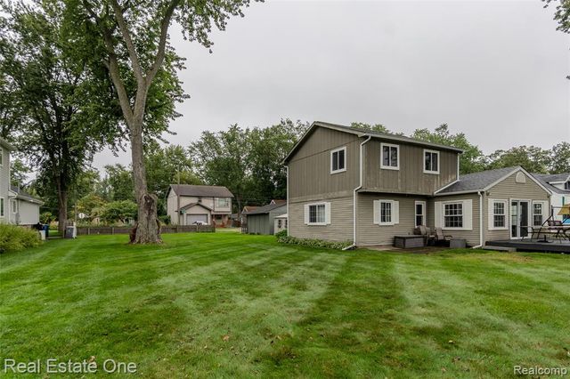 9393 Boncrest Street, Commerce Twp, MI 48382