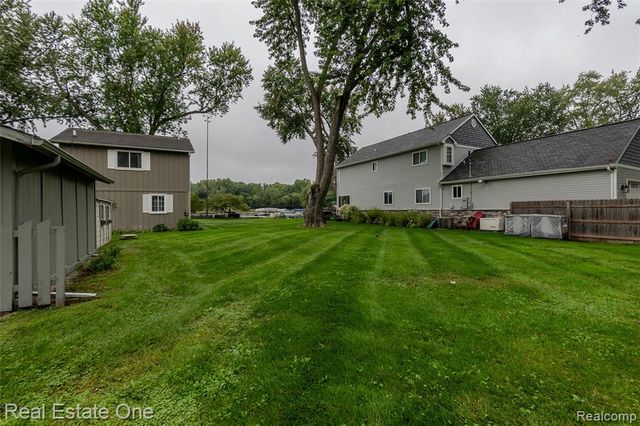 9393 Boncrest Street, Commerce Twp, MI 48382