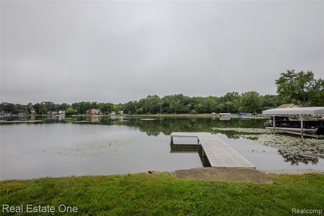 9393 Boncrest Street, Commerce Twp, MI 48382