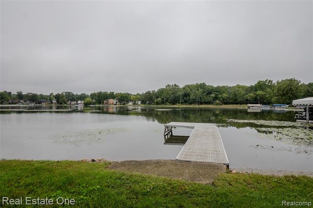 9393 Boncrest Street, Commerce Twp, MI 48382