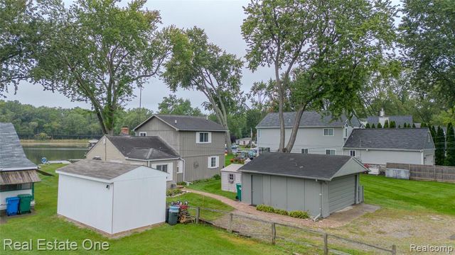 9393 Boncrest Street, Commerce Twp, MI 48382