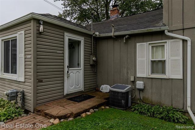 9393 Boncrest Street, Commerce Twp, MI 48382