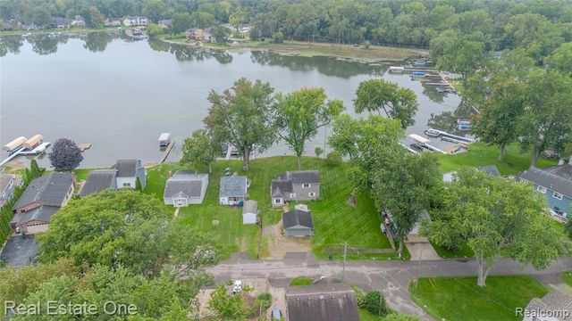 9393 Boncrest Street, Commerce Twp, MI 48382