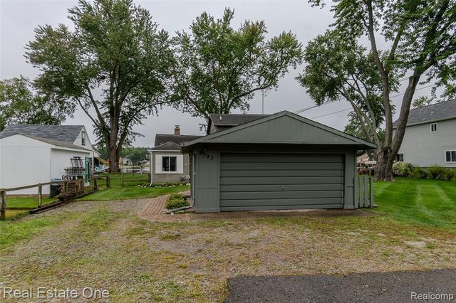 9393 Boncrest Street, Commerce Twp, MI 48382