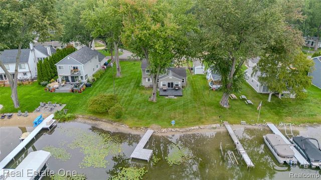 9393 Boncrest Street, Commerce Twp, MI 48382