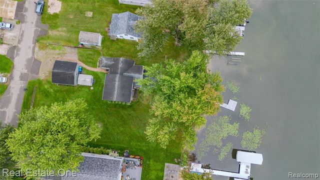 9393 Boncrest Street, Commerce Twp, MI 48382