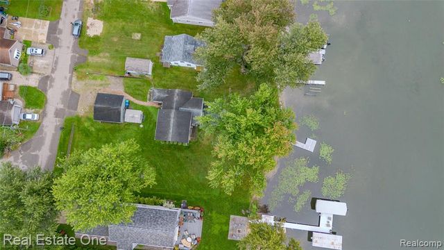 9393 Boncrest Street, Commerce Twp, MI 48382