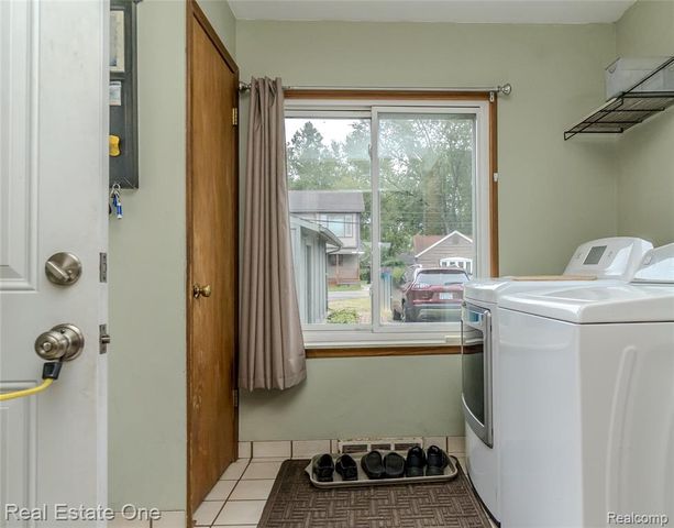 9393 Boncrest Street, Commerce Twp, MI 48382