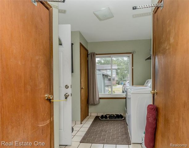 9393 Boncrest Street, Commerce Twp, MI 48382