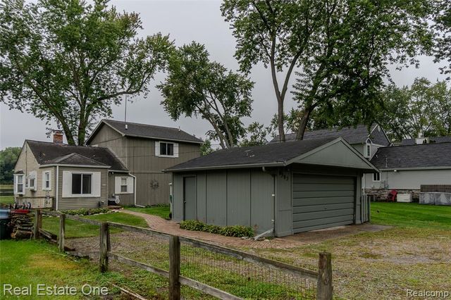 9393 Boncrest Street, Commerce Twp, MI 48382